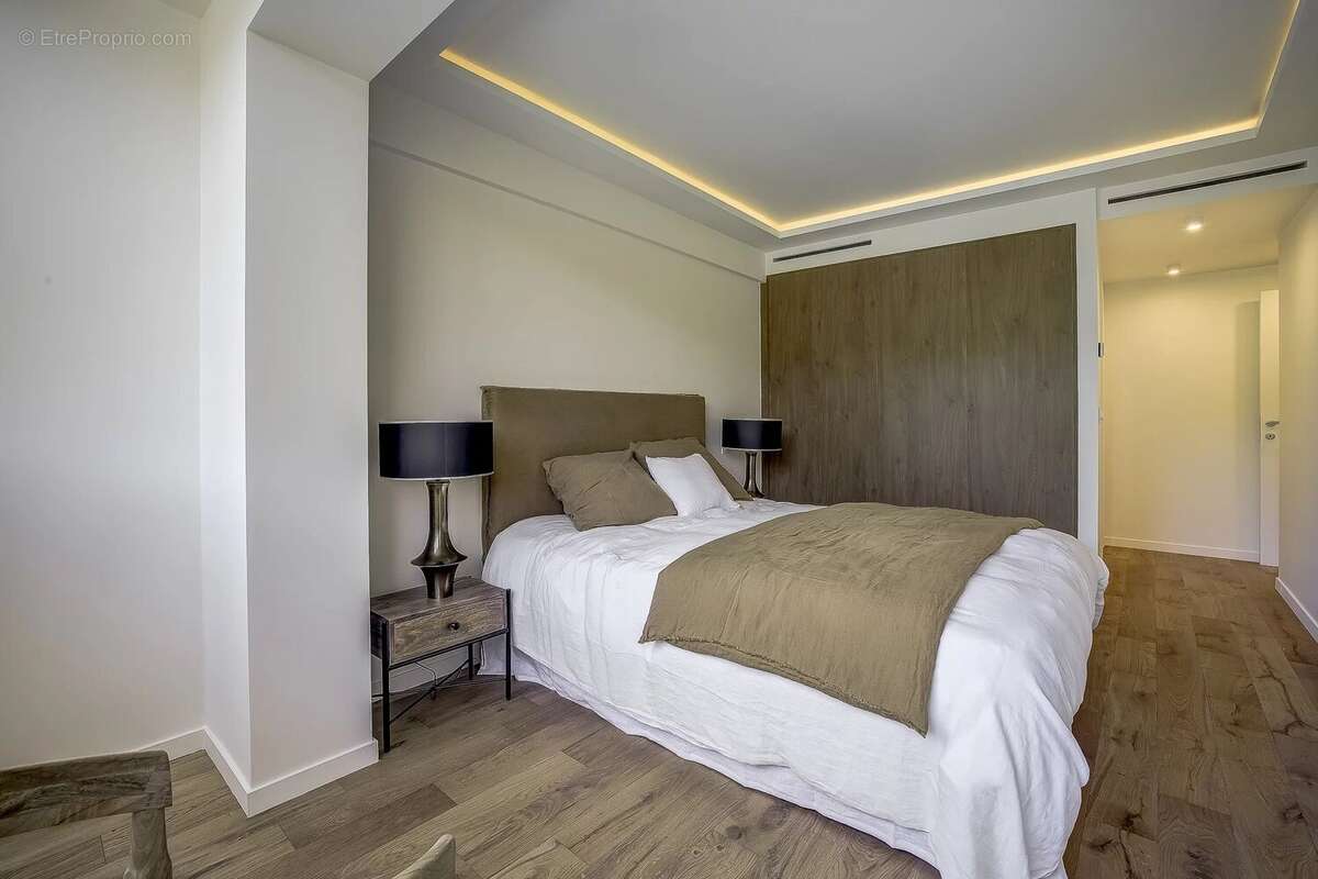 Cannes, Basse Californie - Appartement 4 pièces vue mer  111 m² - photo 26