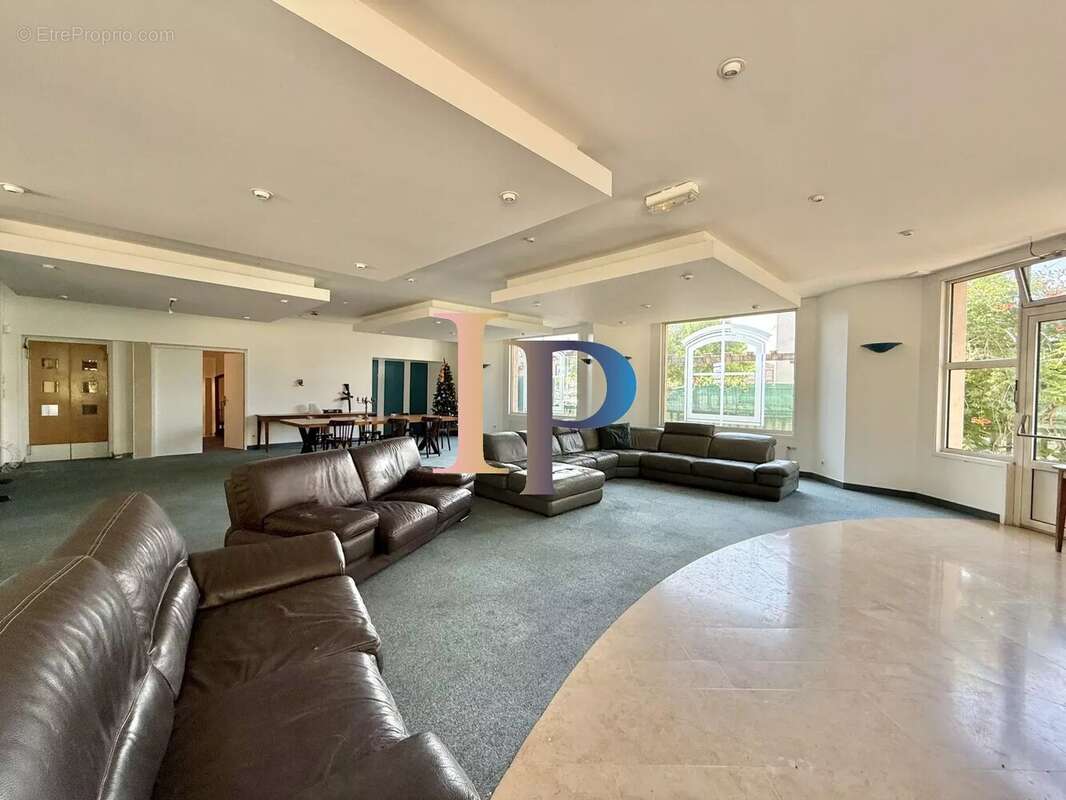 Ensemble immobilier de caractere - photo 9
