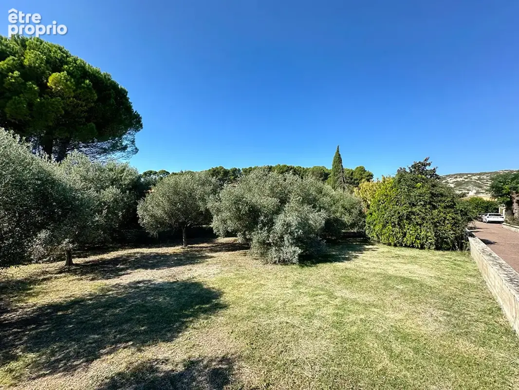 Terrain 2000m² à le rove - photo 1