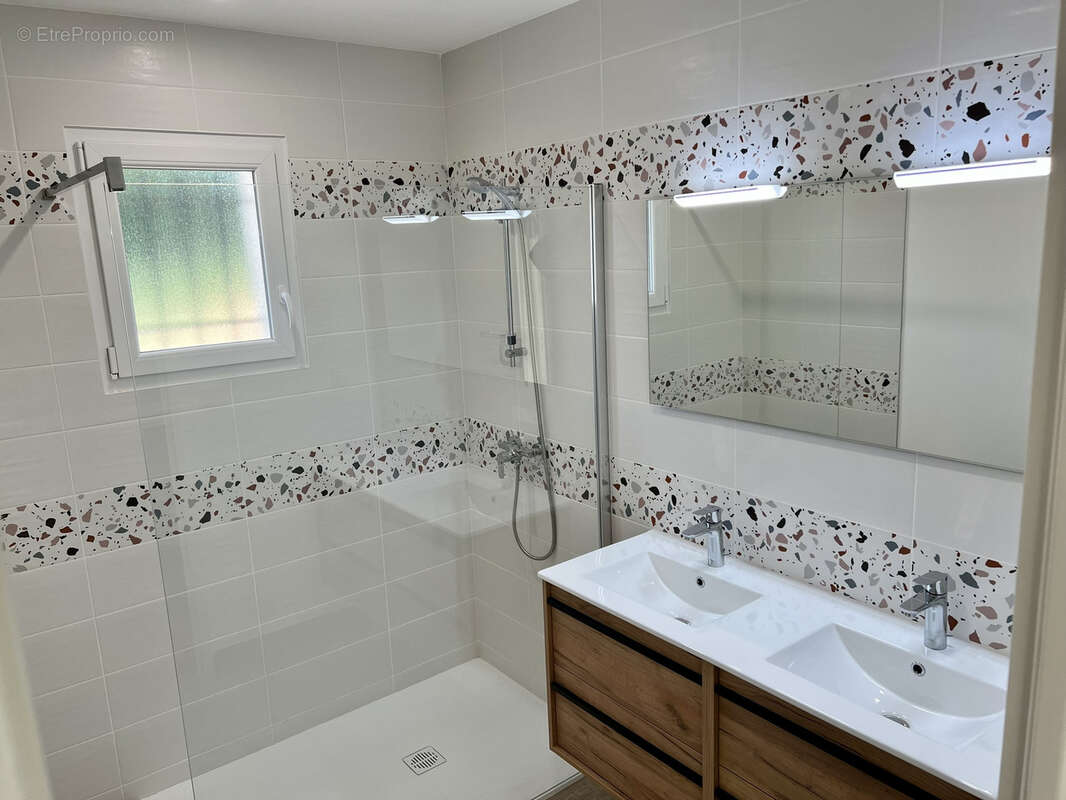 Maison à LES GRANGES-GONTARDES