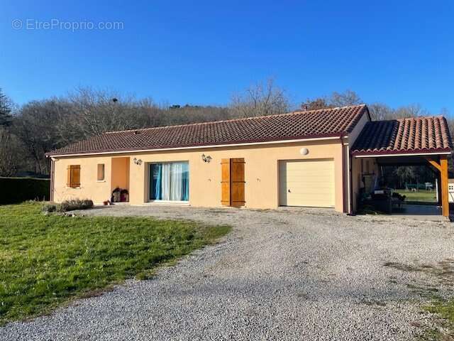 Maison à ANTONNE-ET-TRIGONANT