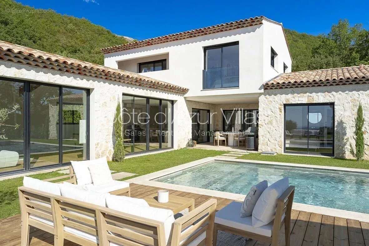 Maison à TOURRETTES-SUR-LOUP