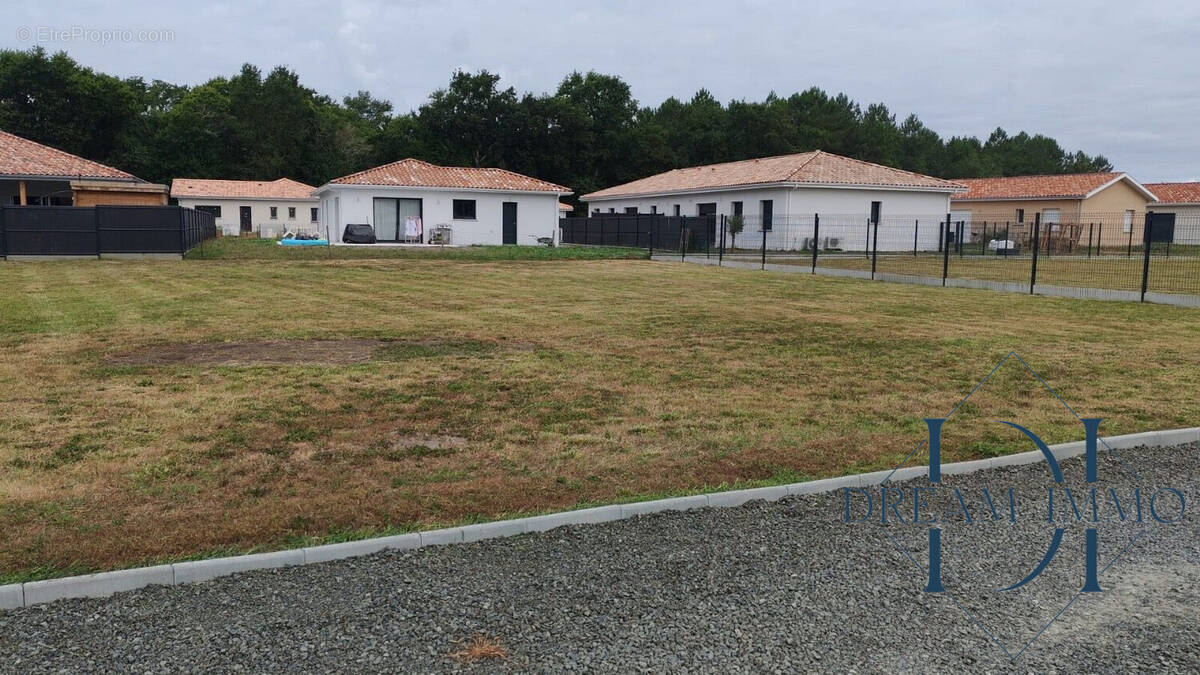 Terrain à SAINT-VINCENT-DE-PAUL