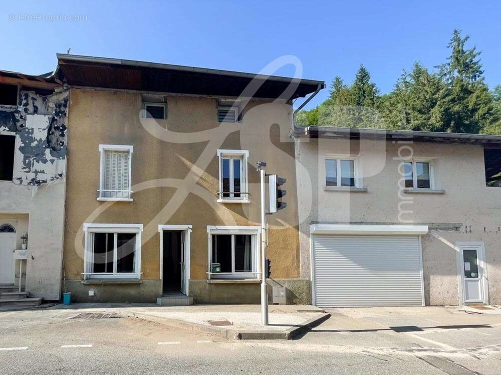 Appartement T3 dans maison de village - Appartement à SERRE-NERPOL