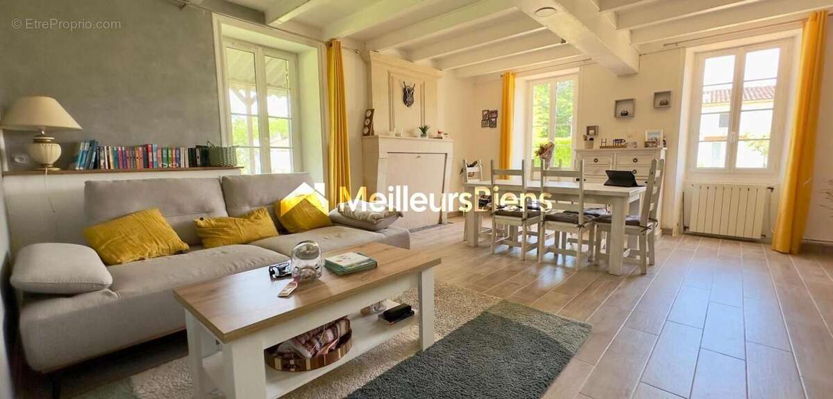 Maison à SAINTES
