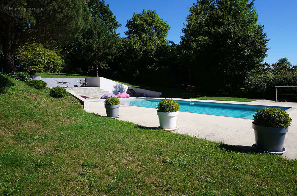 VILLA - VIENNE - 6 pièces - 132 m2 - photo 14