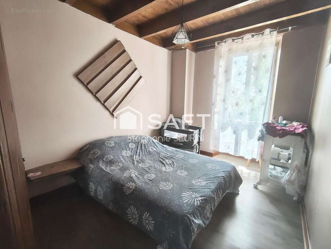 Maison 140 m² à Saint-Palais-De-Negrignac  - photo 8