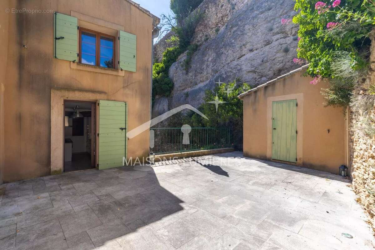 Maison à SAINT-SATURNIN-LES-APT