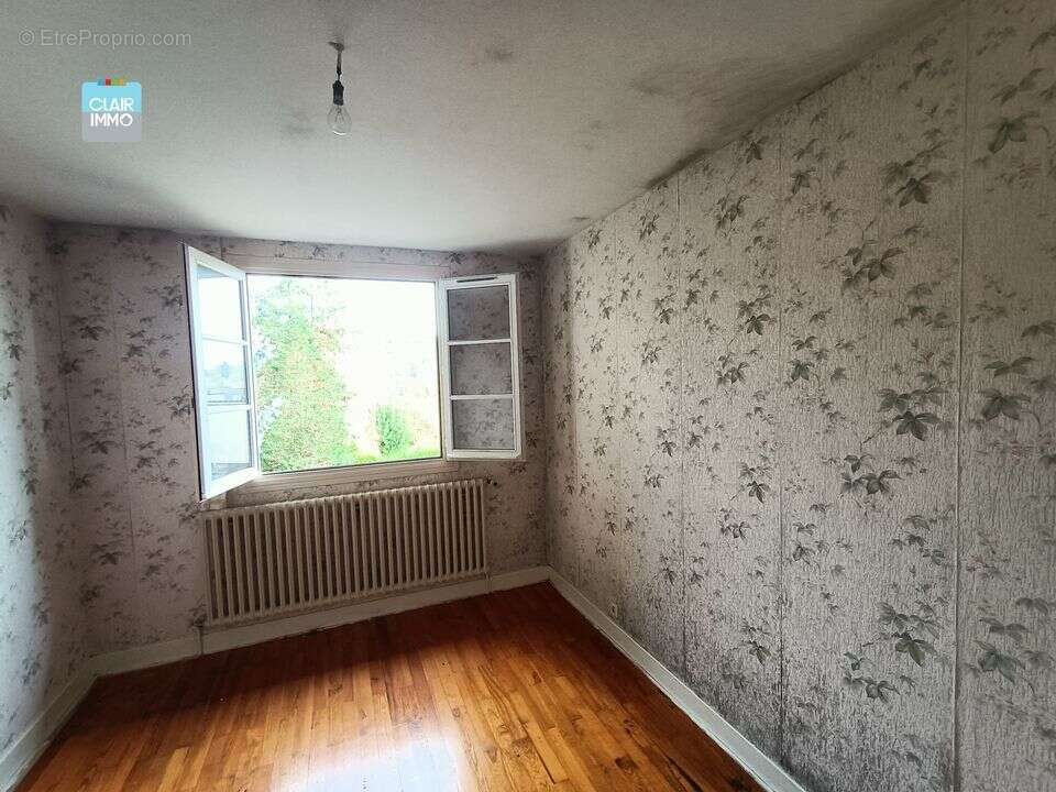 A AZE PROCHE MACON EN BOURGOGNE MAISON 3 PIECES DE 74 M² - Maison à AZE