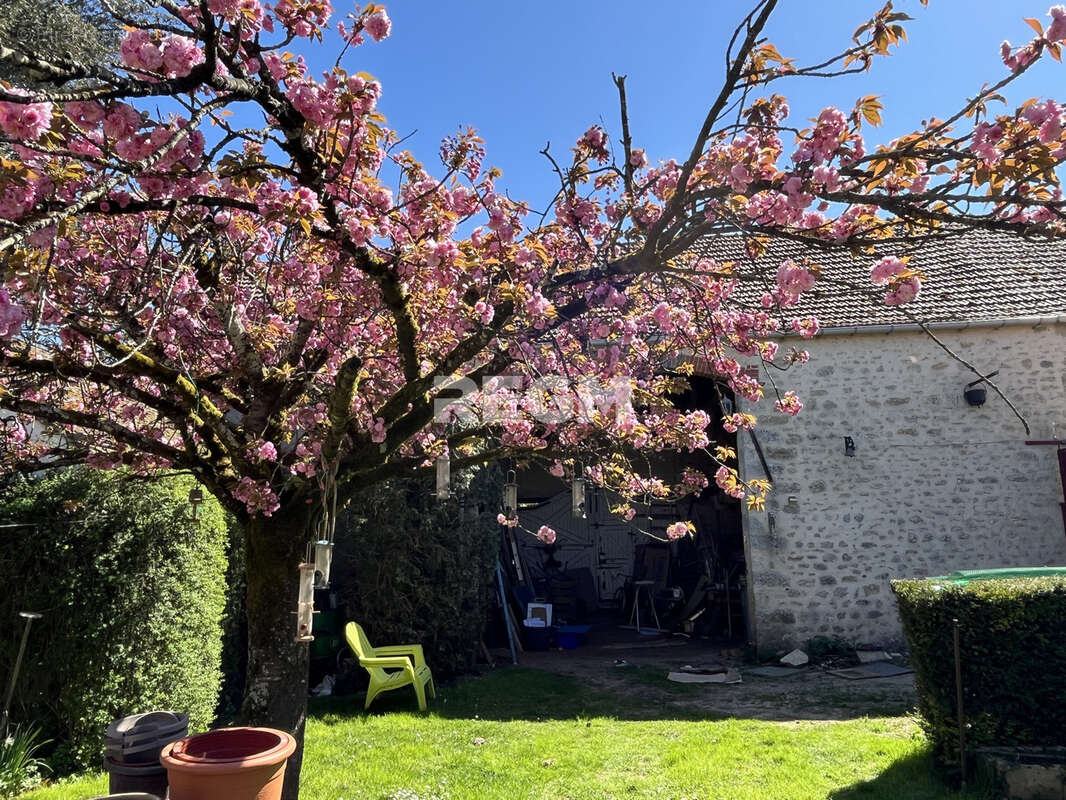 Maison à LA CHAPELLE-LA-REINE