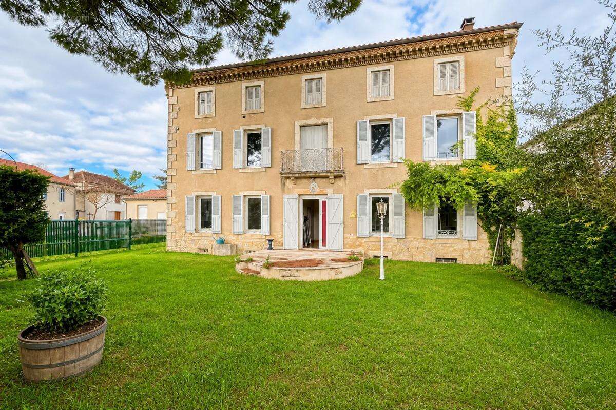 Maison de maître de 222m² à Pergain-Taillac - photo 4