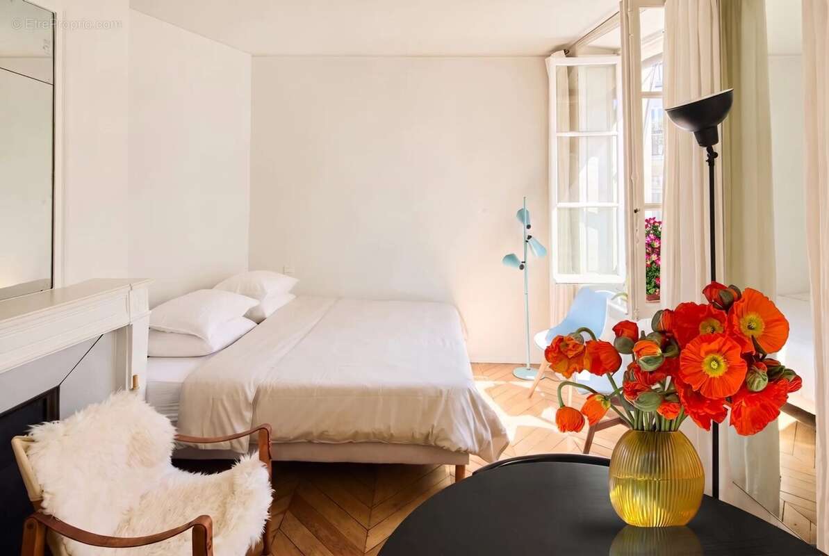 Un studio exceptionnel dans un hôtel particulier XVIIIème inscrit M.H. - photo 10