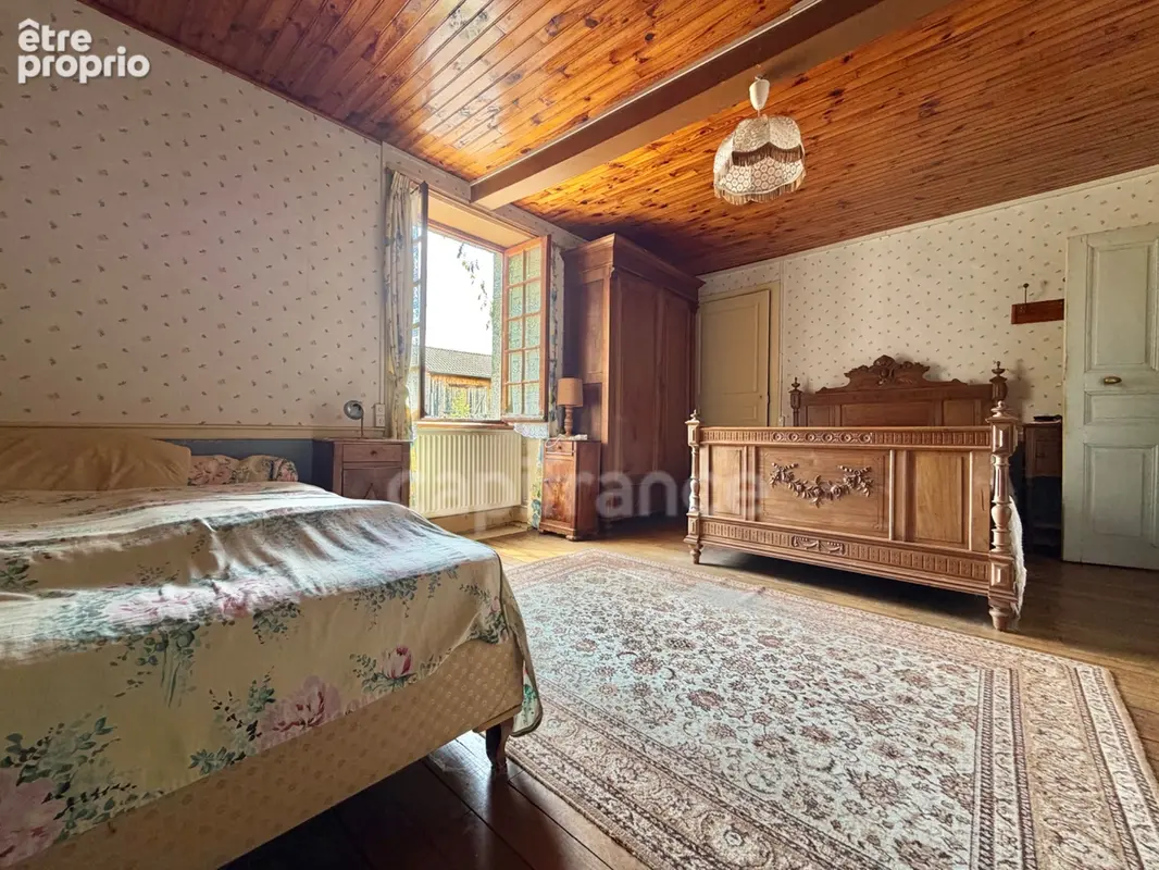 Maison en pierre de 150 m2, 4 chambres, terrain de 2 000 m2 + 9 383 m2 en fermage, combles aménageables de 75 m2, puits, garage  - photo 21