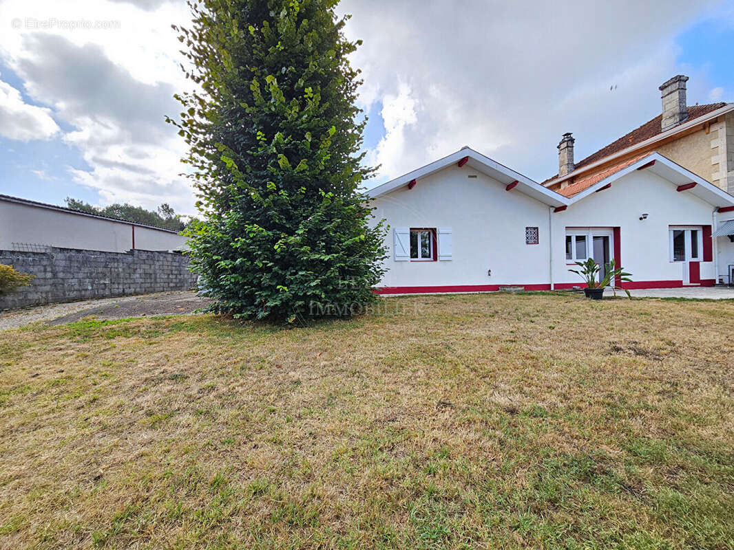 Maison à SALLES