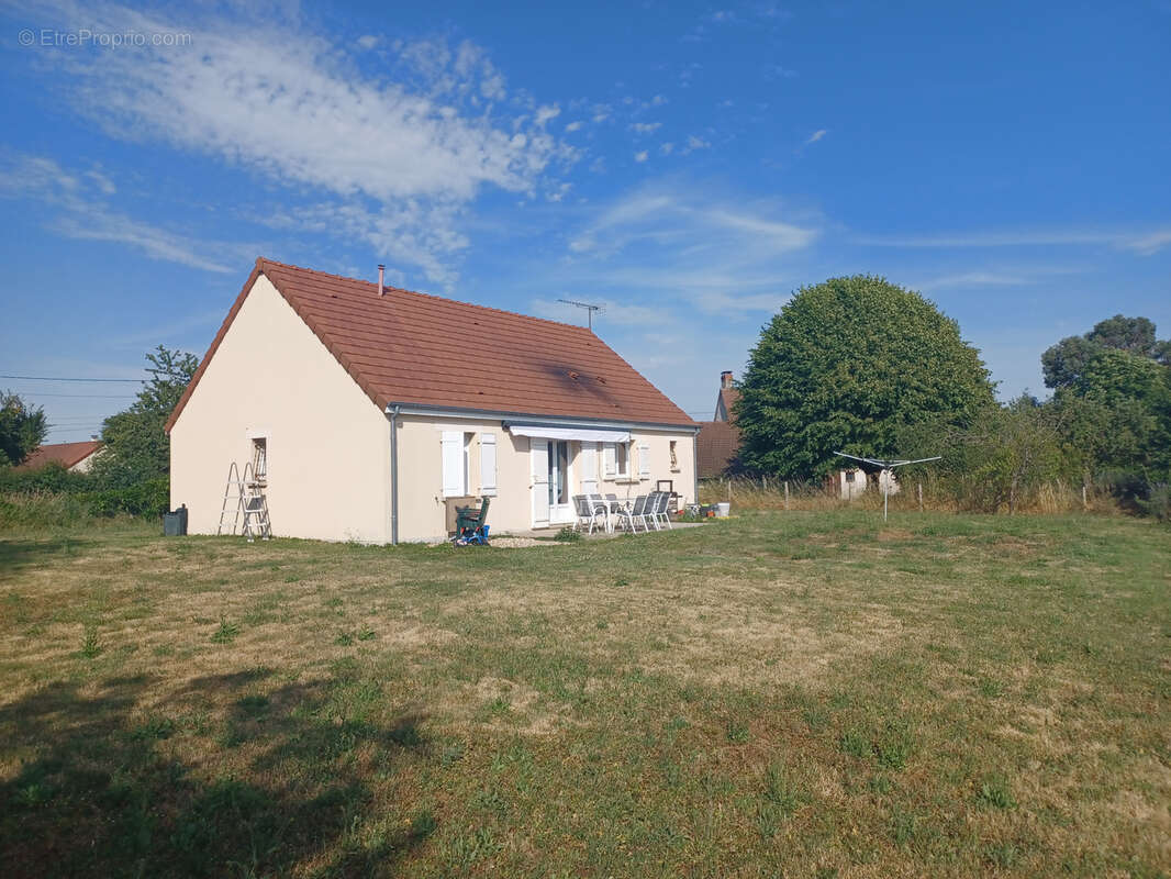 Maison à LA CHAPELLE-MONTLINARD