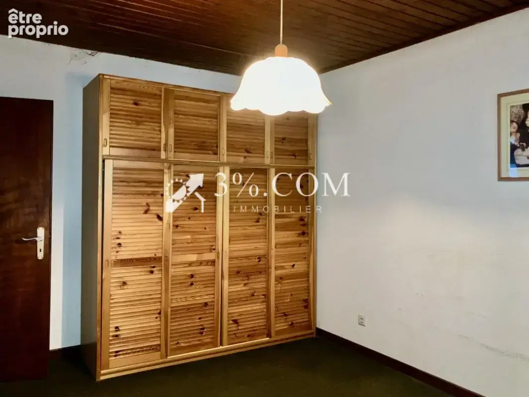 Maison sur les hauteurs avec terrain boisé - photo 14
