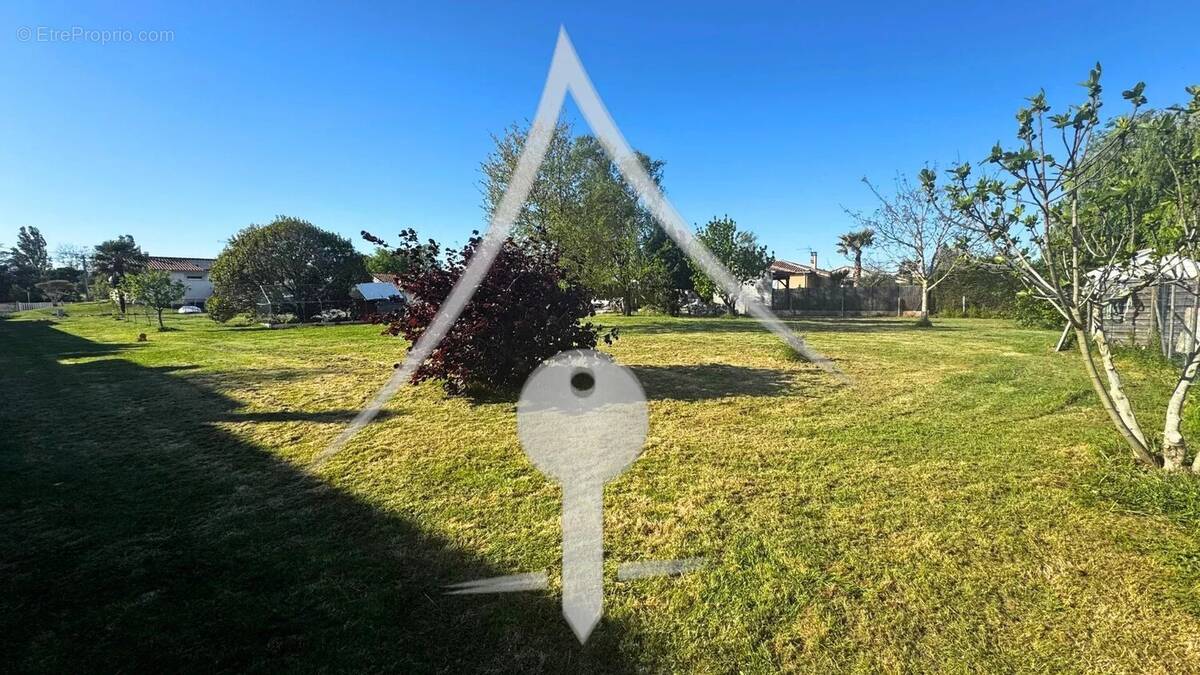 Terrain à LAVERNOSE-LACASSE