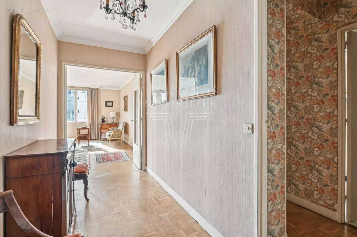 Appartement à PARIS-17E