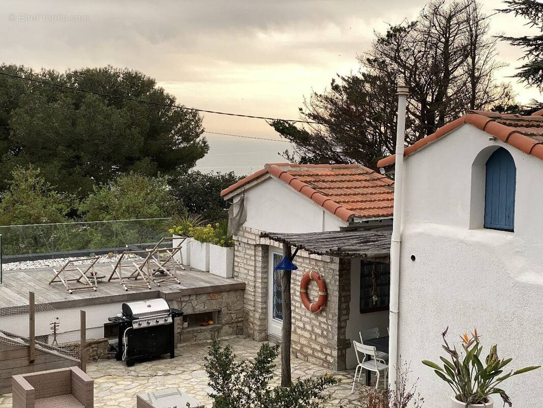 Deux Maisons sur le Mont Saint-Clair Coté Sud - photo 9