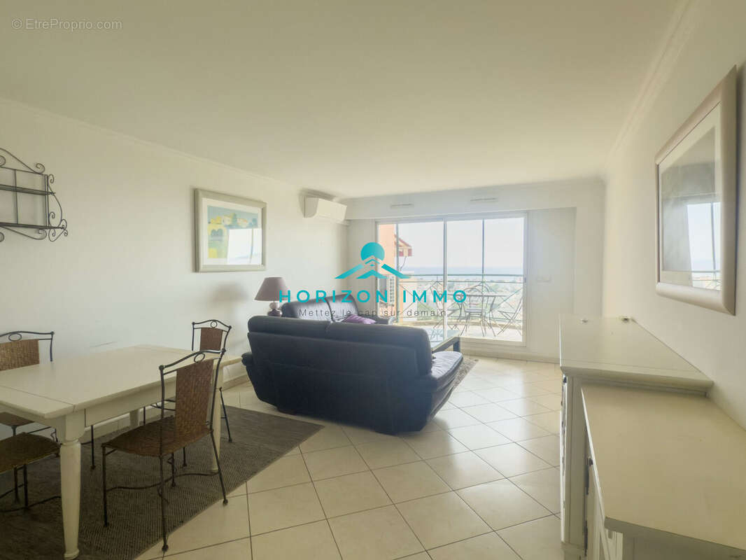 Appartement à SAINT-LAURENT-DU-VAR