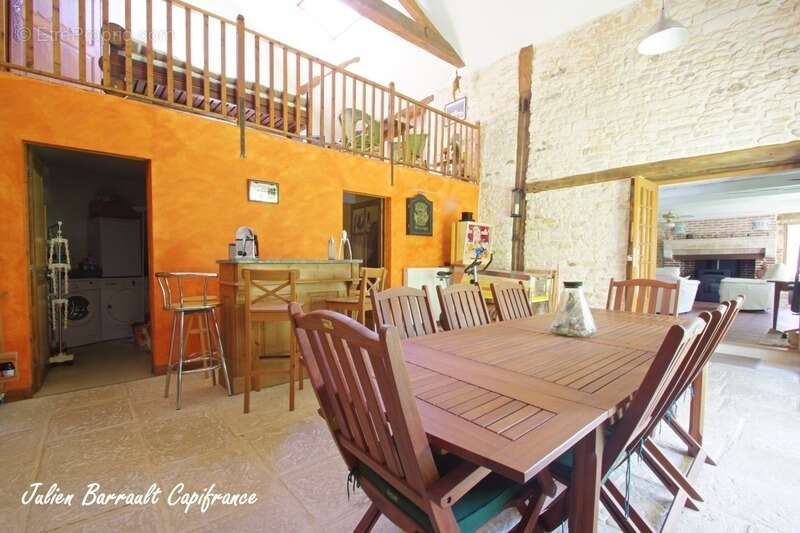 Maison en pierre de 186,64 m² avec 3 chambres rénovée en 1999 sur un terrain de 413 m² - photo 8
