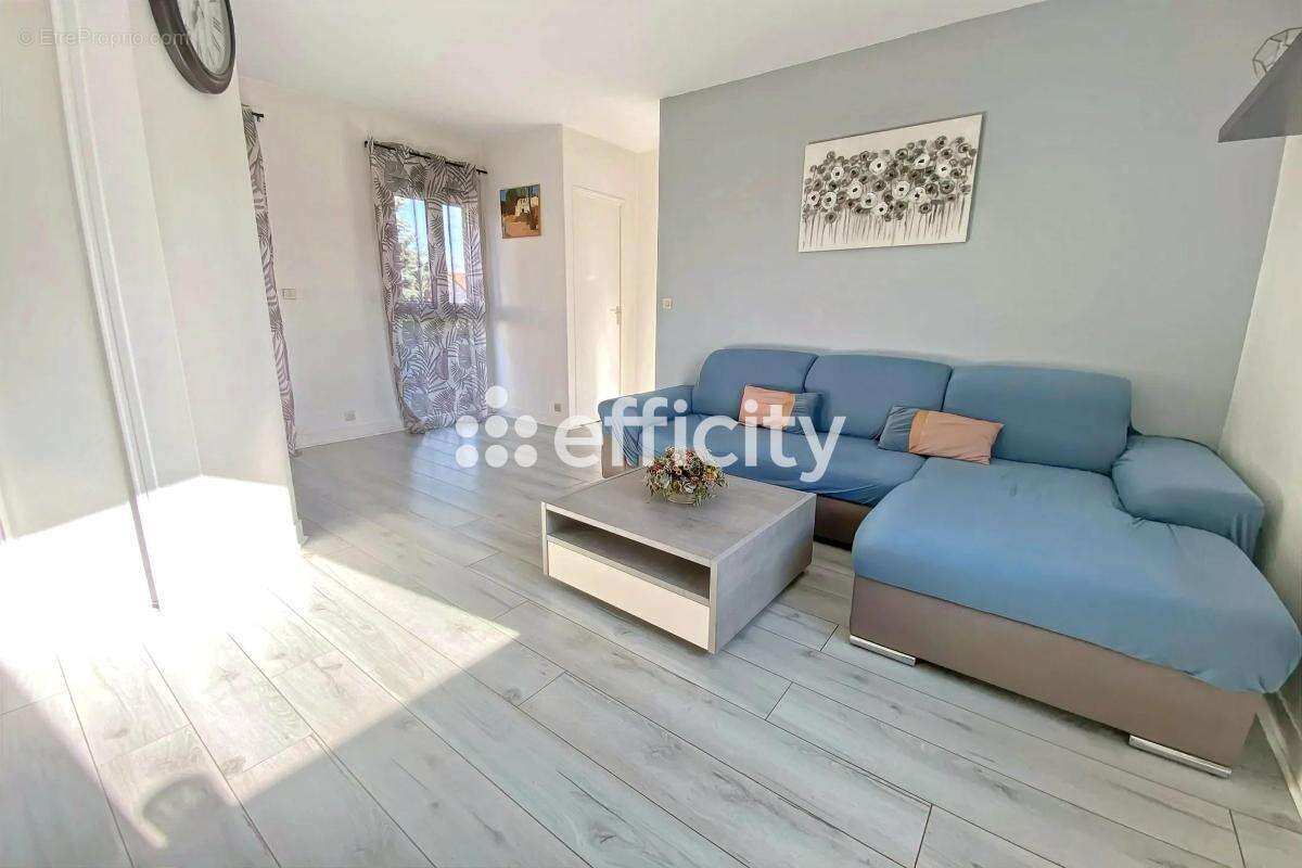 Appartement à PONTAULT-COMBAULT