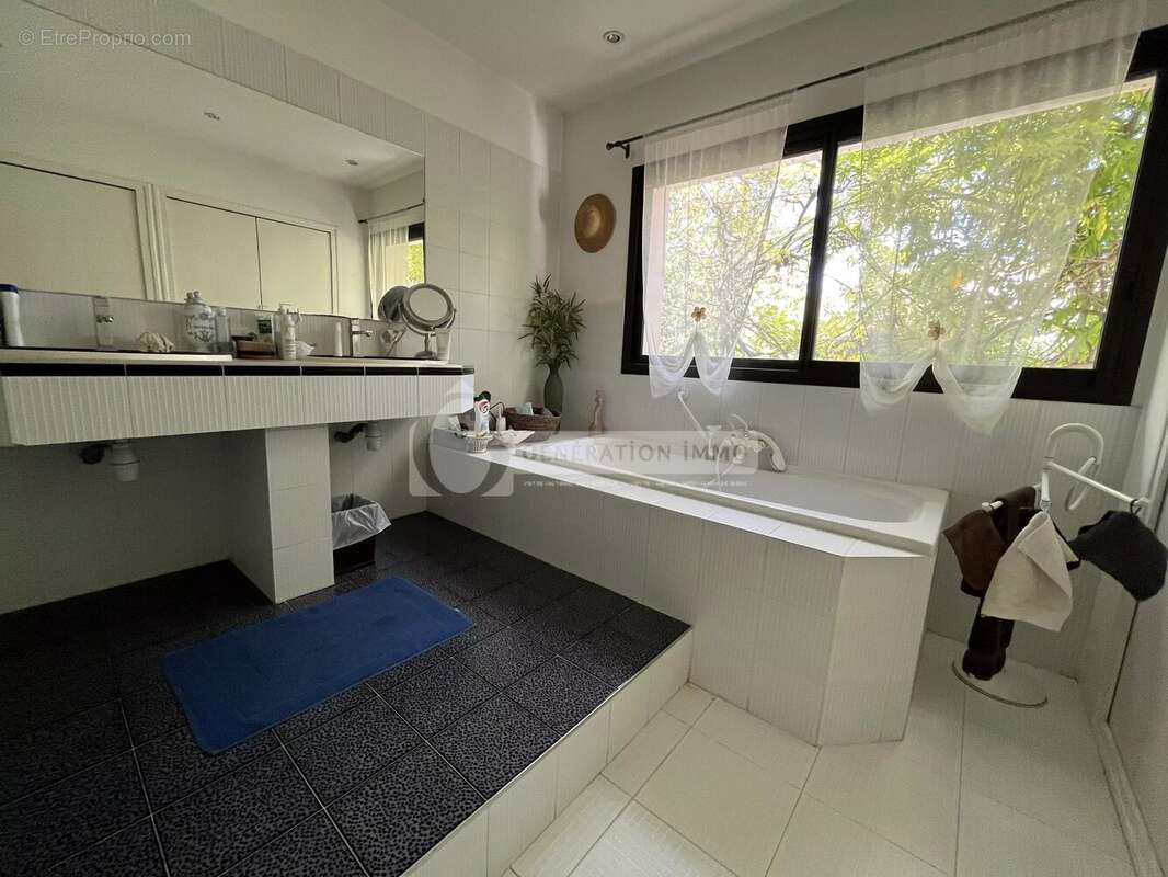 Maison à SAINT-MARTIN-DE-CRAU