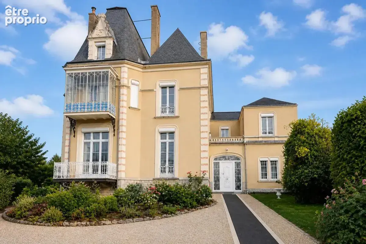 Maison  de charme de 14 pièces de 352 m² à Château-Gontier - photo 3