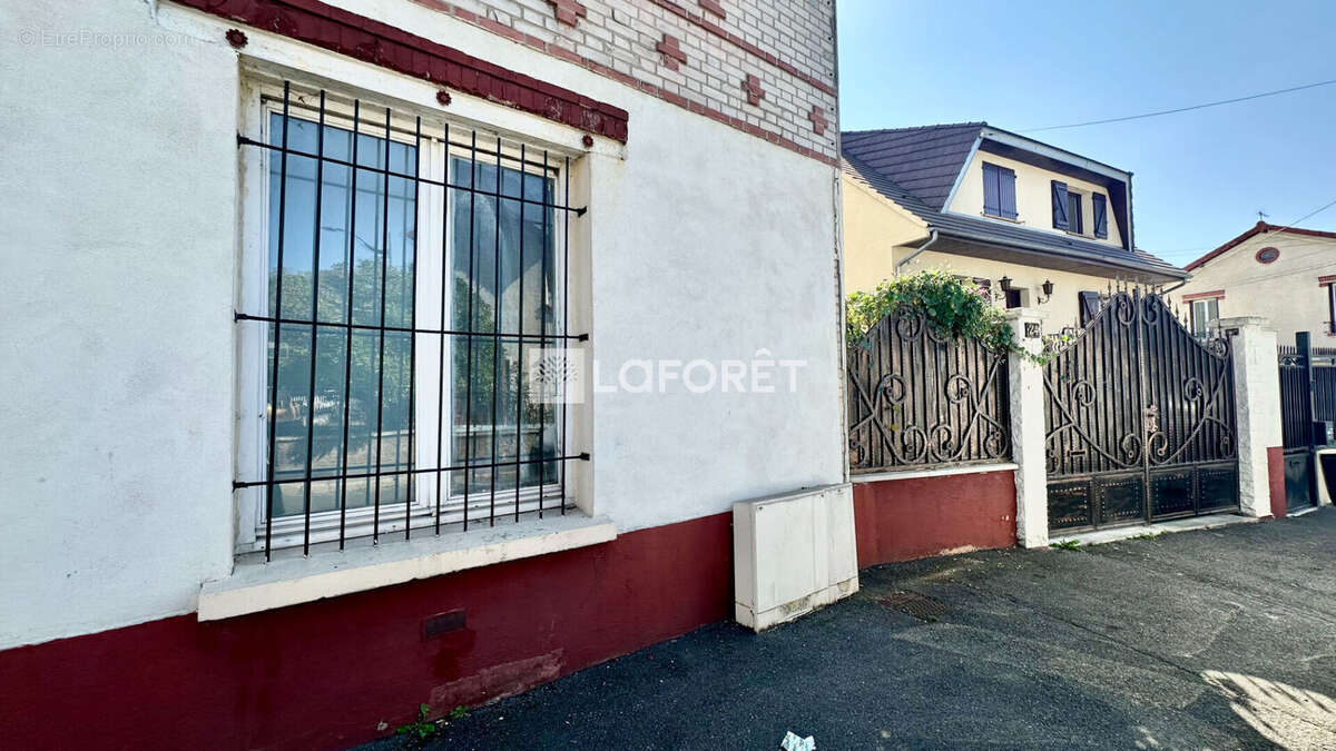 Appartement à LES PAVILLONS-SOUS-BOIS