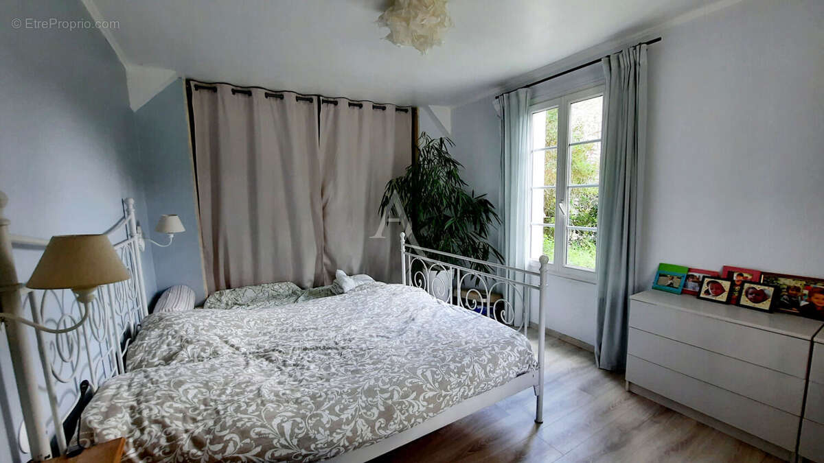 Maison Saintes 9 pièce(s) 220.50 m2 - photo 18