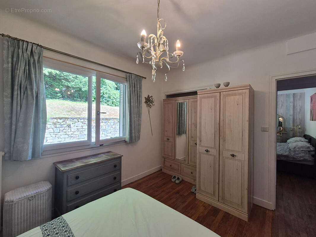 CORRÈZE. TREIGNAC. Belle maison de 3 chambres avec garage et jardins de 1 079 m² - photo 13