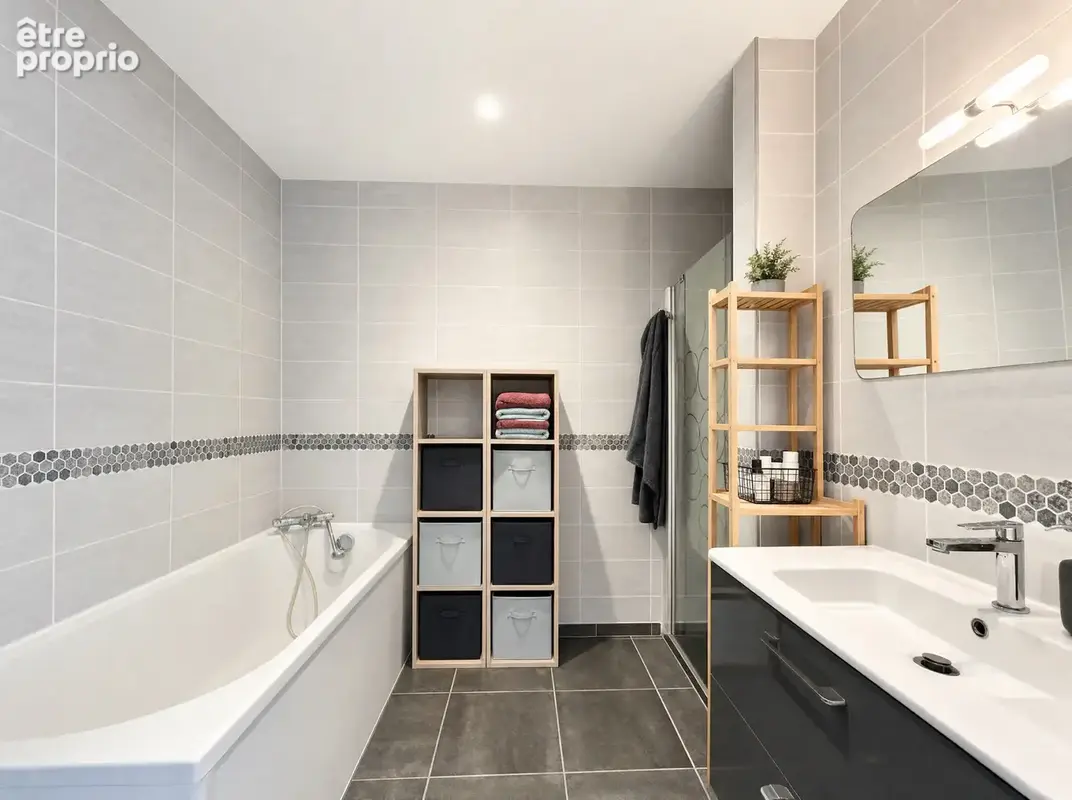 Maison aux beaux volumes avec jardin et stationnement privatif ! - photo 4