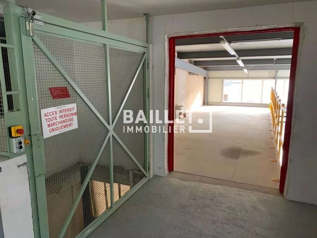 A vendre entrepôt / local 500 m2 zi carros - photo 9