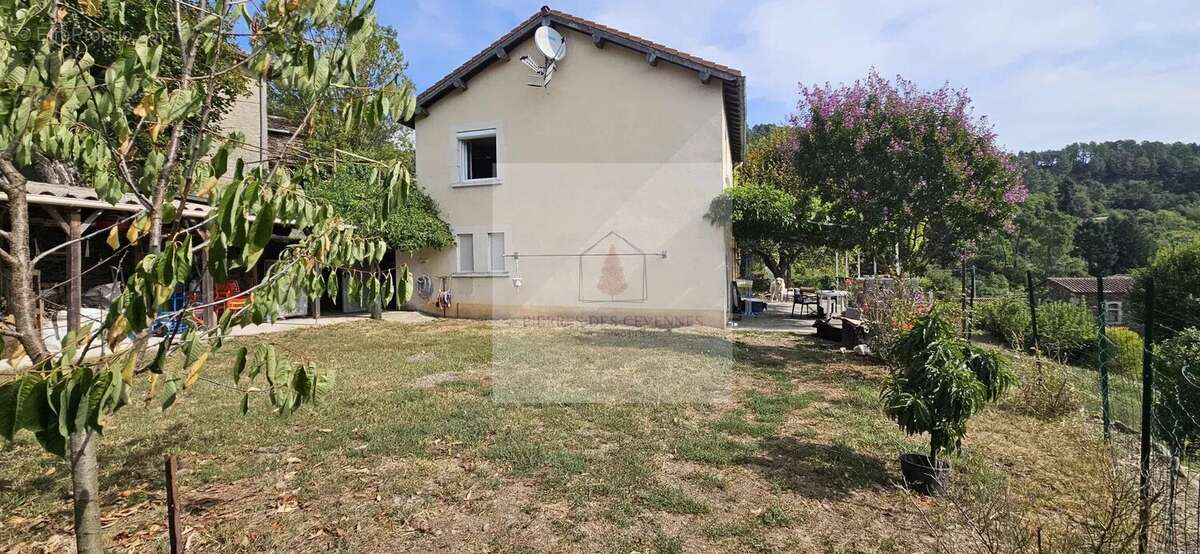 Maison à LE COLLET-DE-DEZE