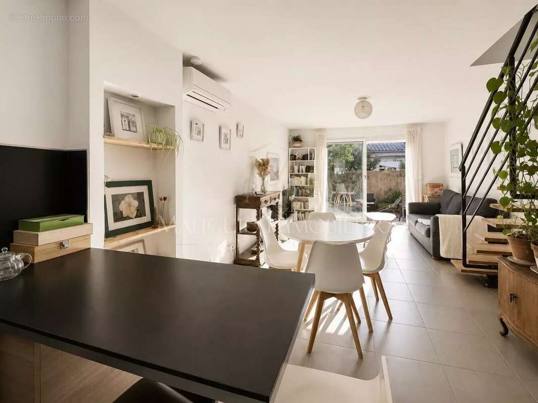 Maison à MAUGUIO