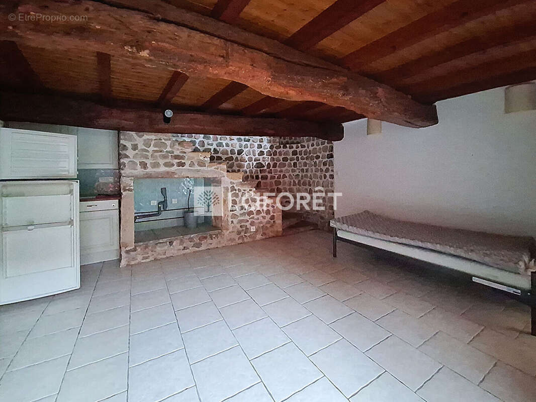 Maison à LA CHAPELLE-DE-GUINCHAY