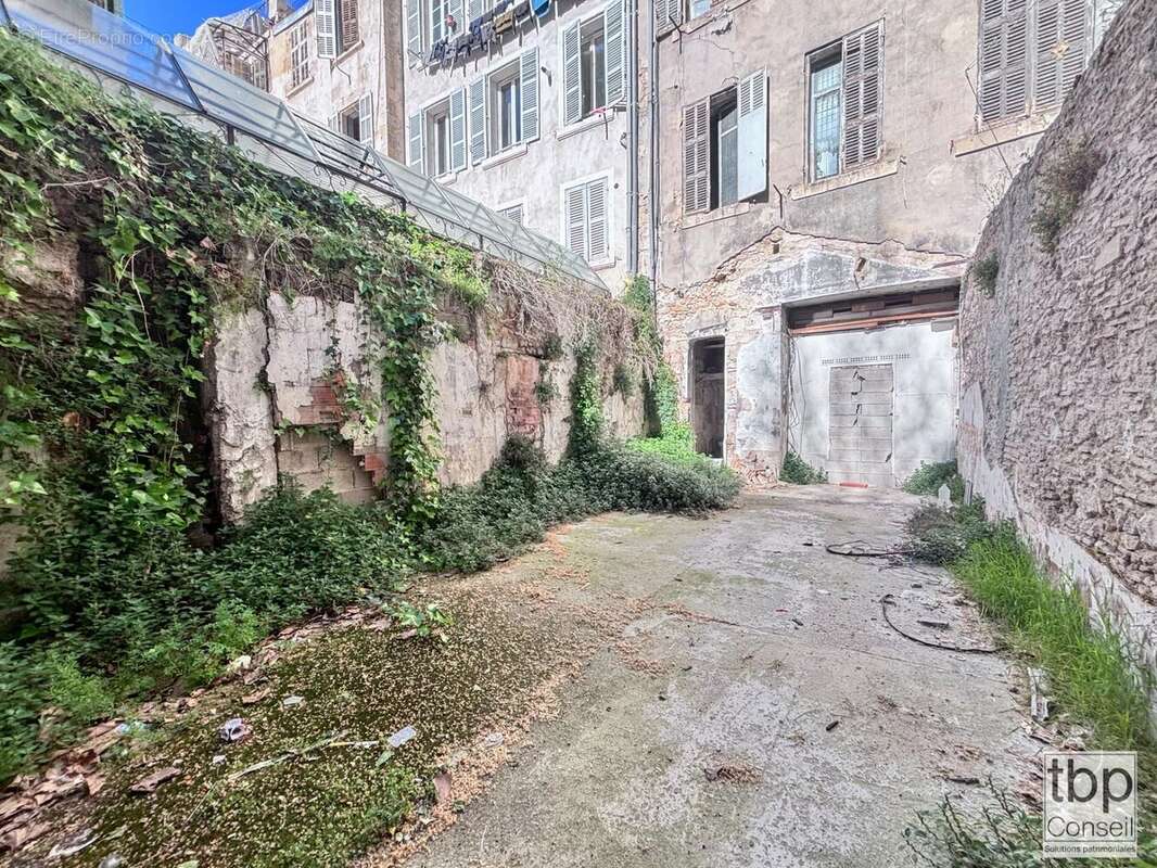Commerce à MARSEILLE-1E