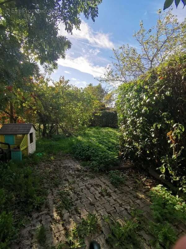 Maison à SAINT-MARTIN-DE-LA-CLUZE