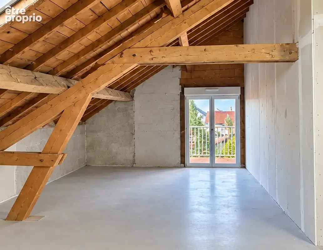 Surface brute 63 m2 au sol (45 m2 Loi Carrez) avec terrasse - Mouthe (25240) - photo 2