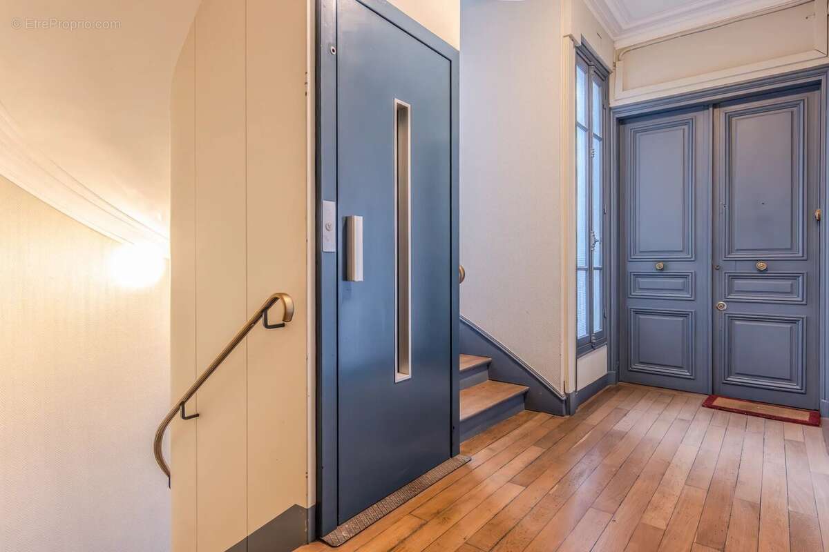 Appartement à PARIS-17E