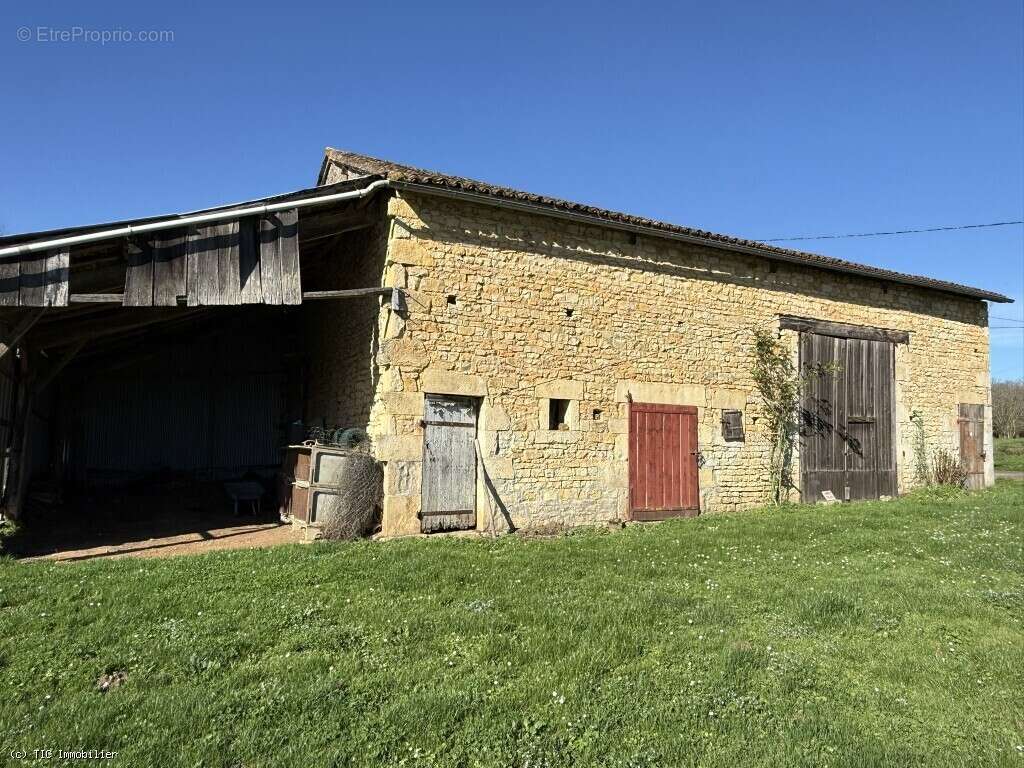 Maison à NANTEUIL-EN-VALLEE