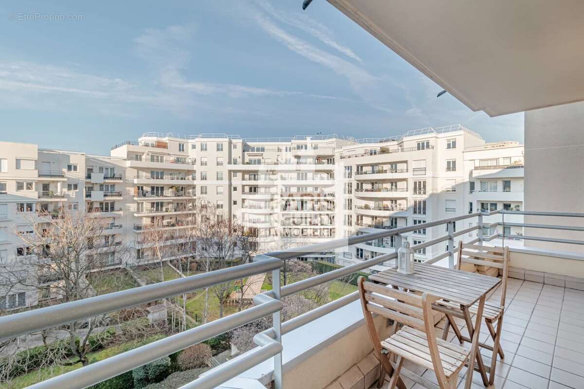 Appartement à COURBEVOIE