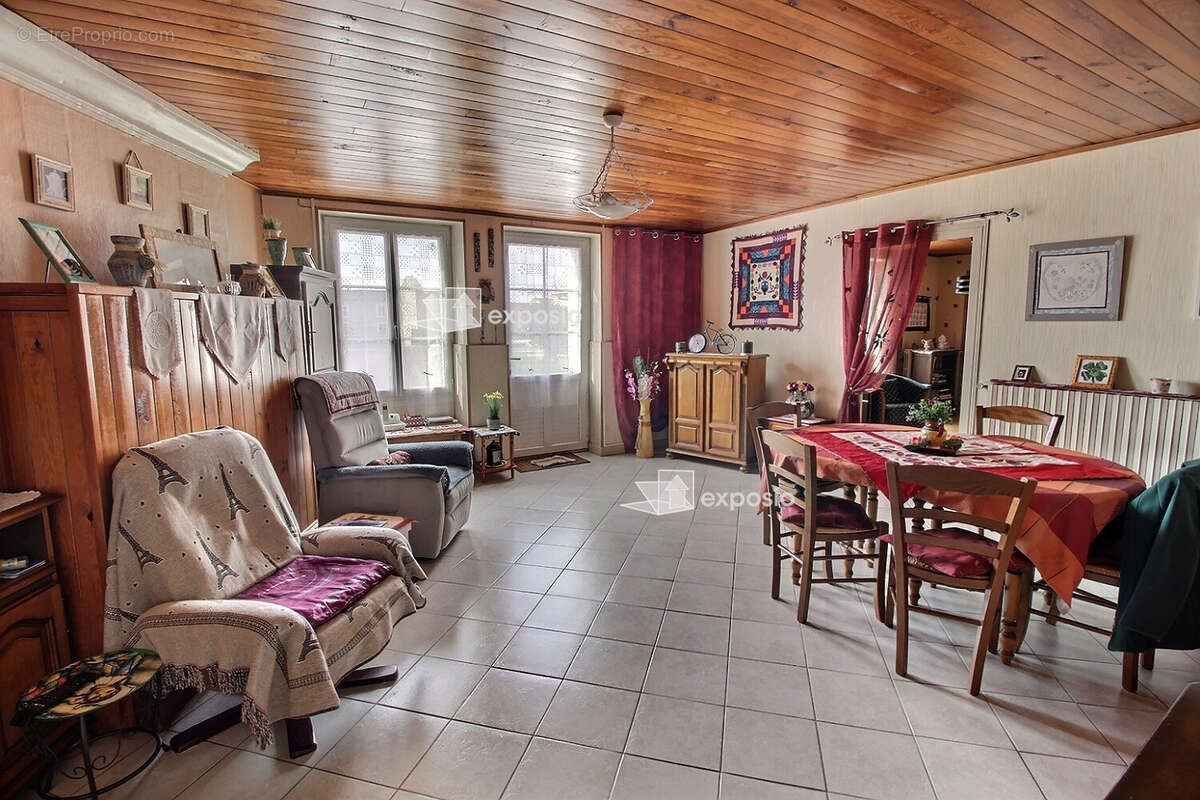 Ensemble Immobilier 180 m2 Prahecq - photo 2