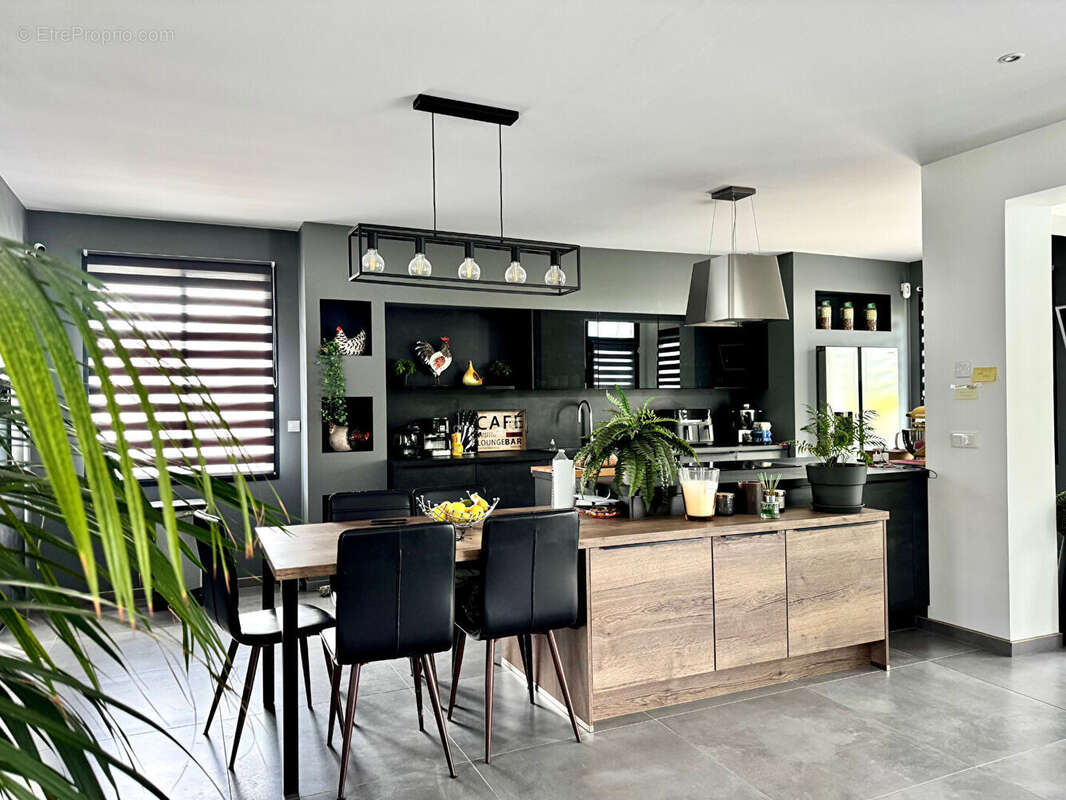 Maison à LES ANGLES