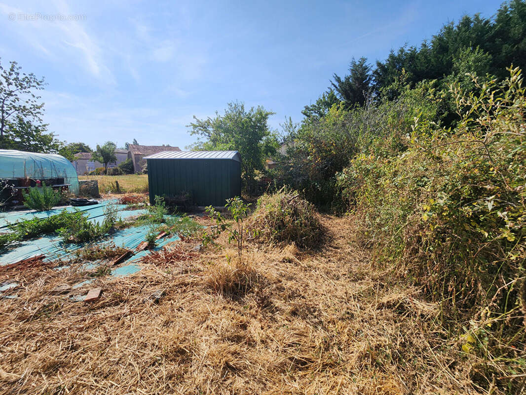 Maison Saint Martial Sur Isop 5 pièce(s) -quatre chambres avec grange, garage/dépendances et jardin - photo 12