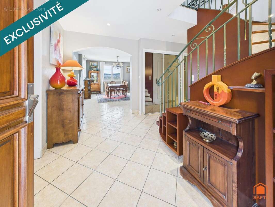 Photo 2 - Maison à LA ROCHE-NOIRE