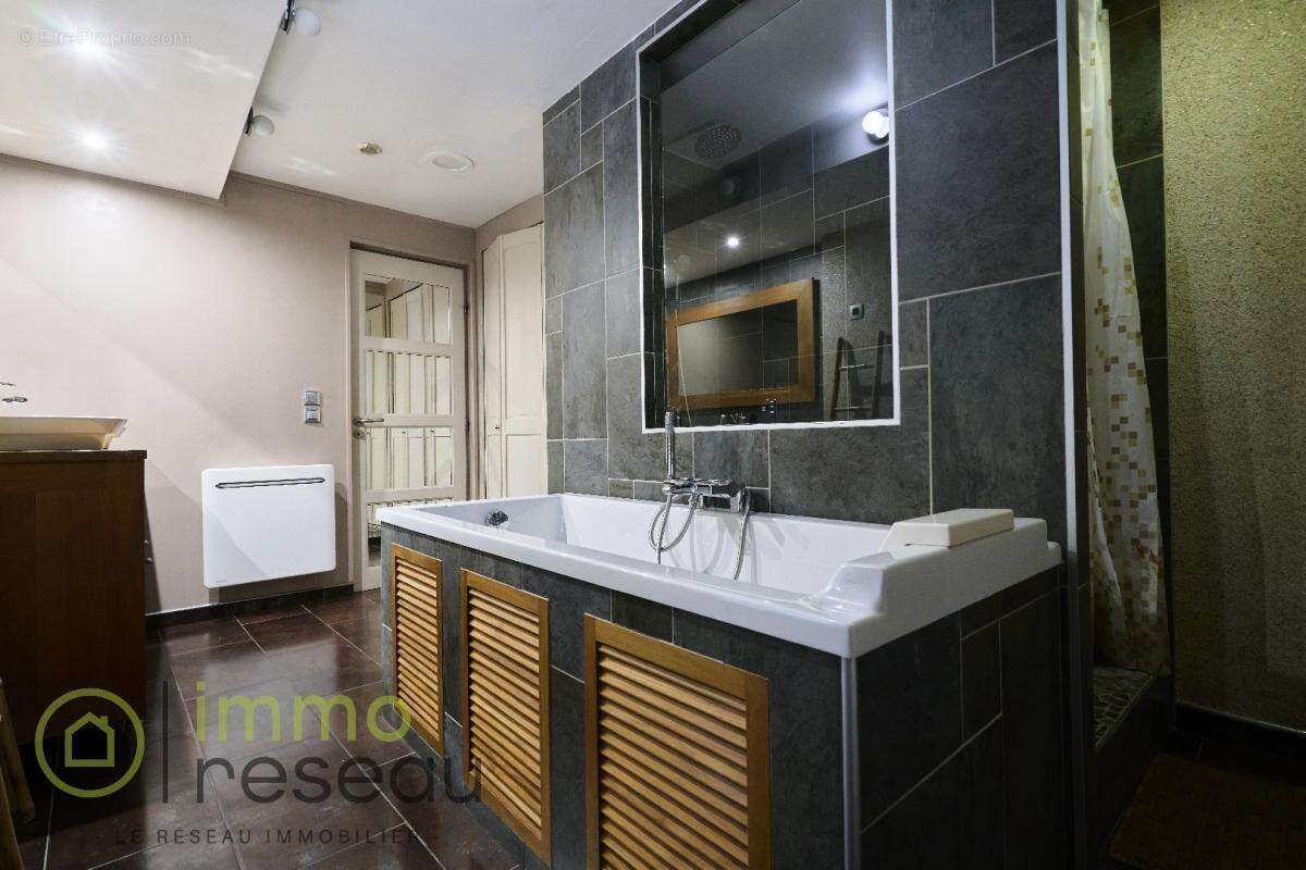 Maison à LA CHAPELLE-D'ARMENTIERES