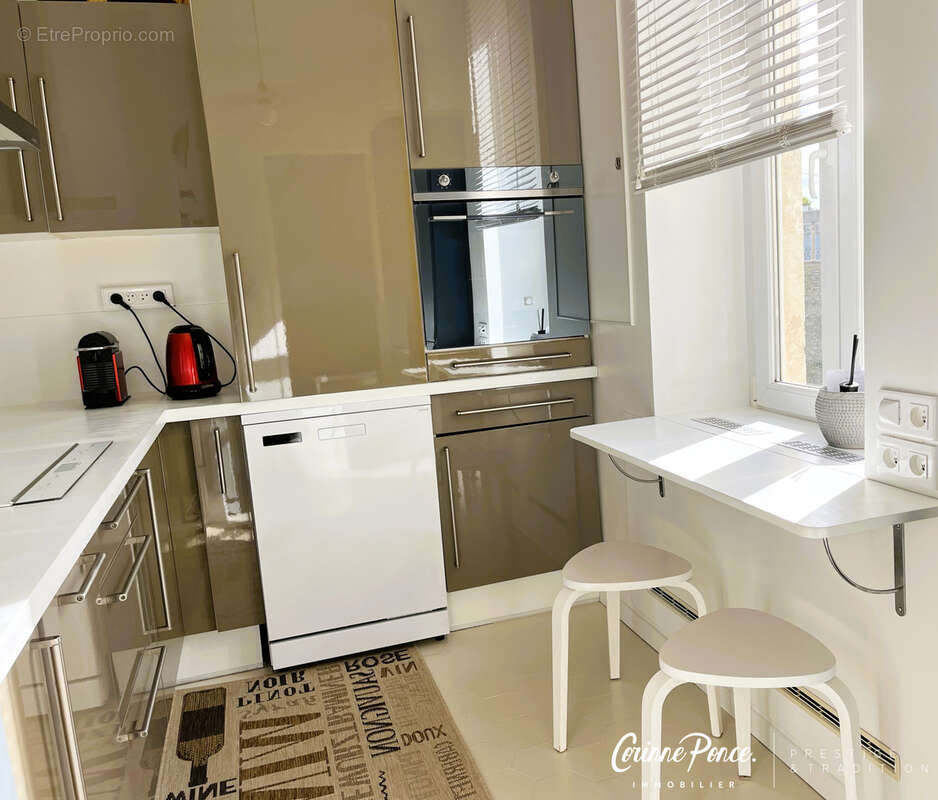 Nimes prefecture appartement p4 bourgeois entierement renove de 127 m2  avec chambre de bonne/atelier situe au - photo 3