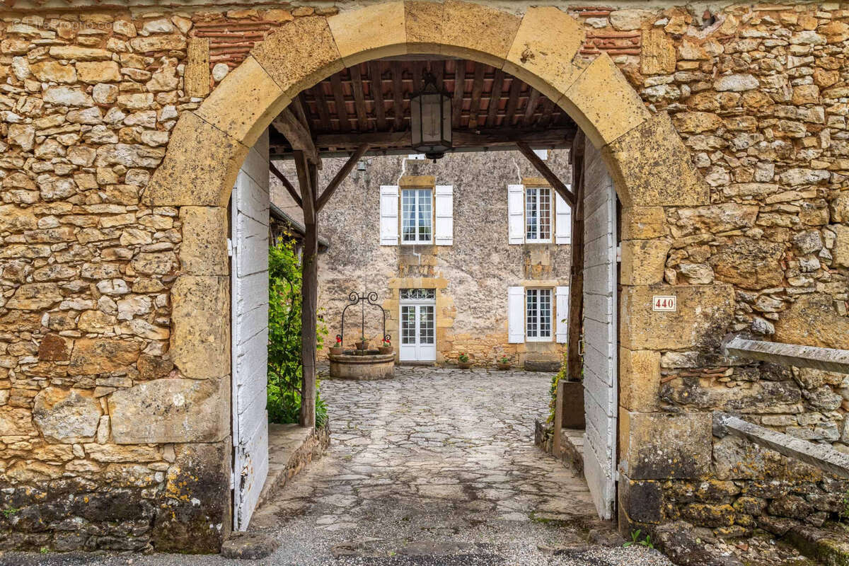 Chateau estate - photo 13