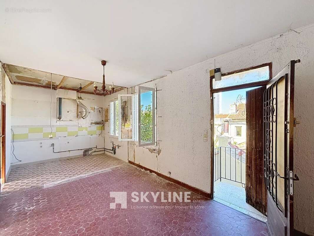 Appartement à MARSEILLE-4E